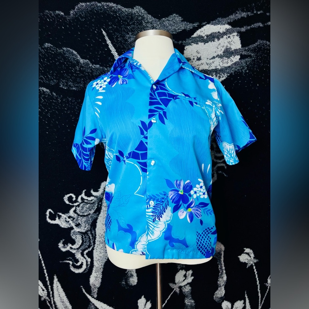 VTG 1970s Bright Blue Hawaiian Floral Short Sleeve Shirt